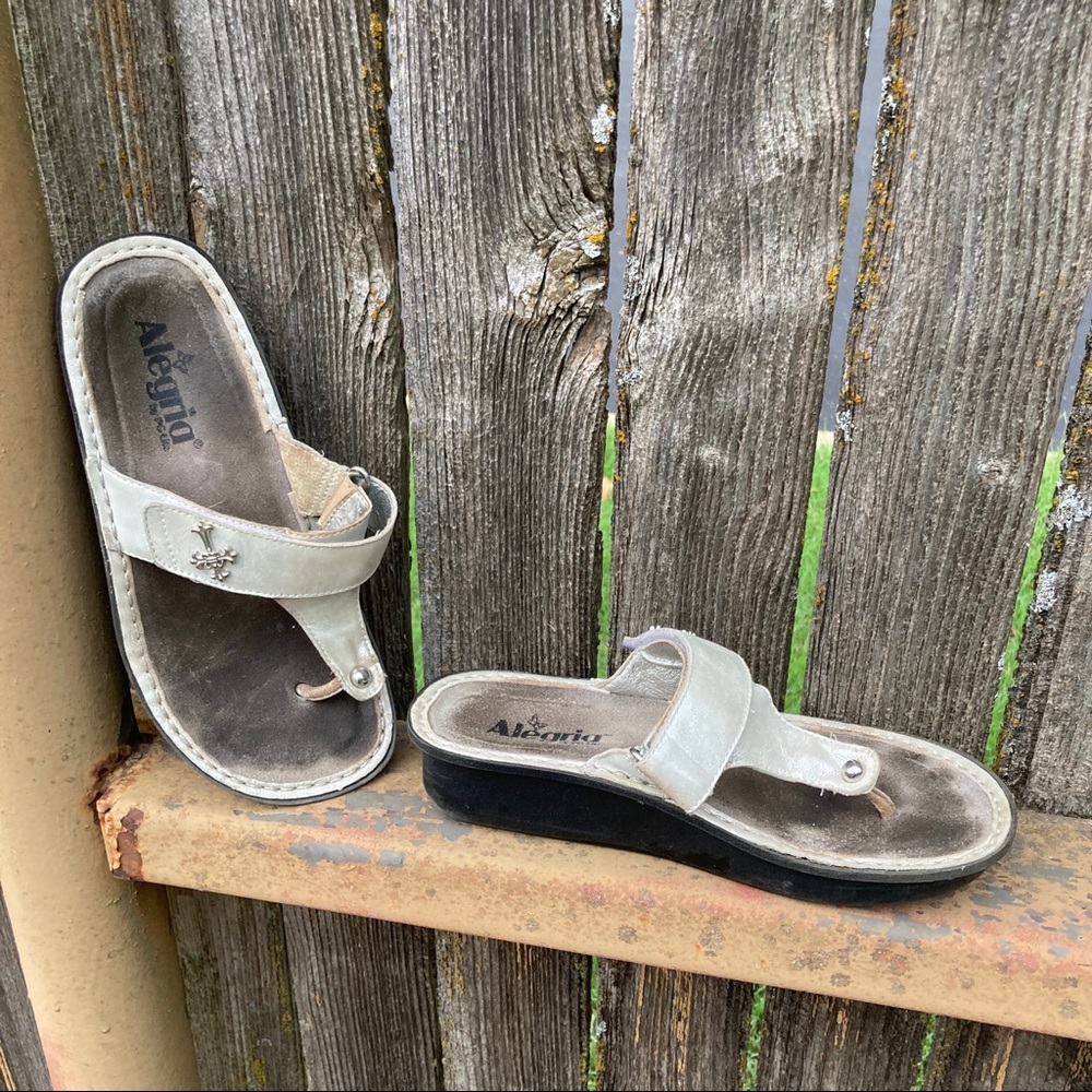 5/$20 Alegria thong cream/metallic platform sandals sz 7 - Picture 14 of 15